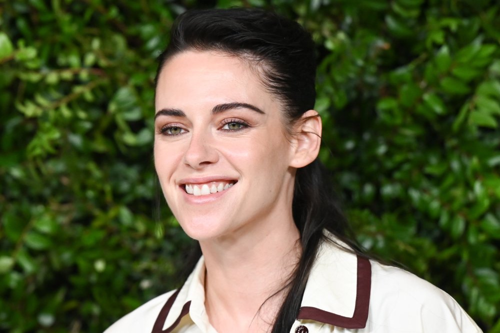 克里斯汀·斯图尔特在女性午宴上怒斥好莱坞：我们被噤声的暴力令人愤怒