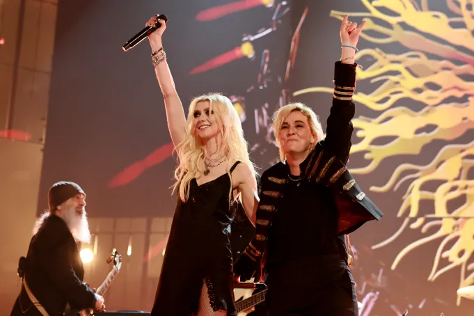 2025年摇滚名人堂入选典礼举行 辛迪·劳帕等音乐人入选