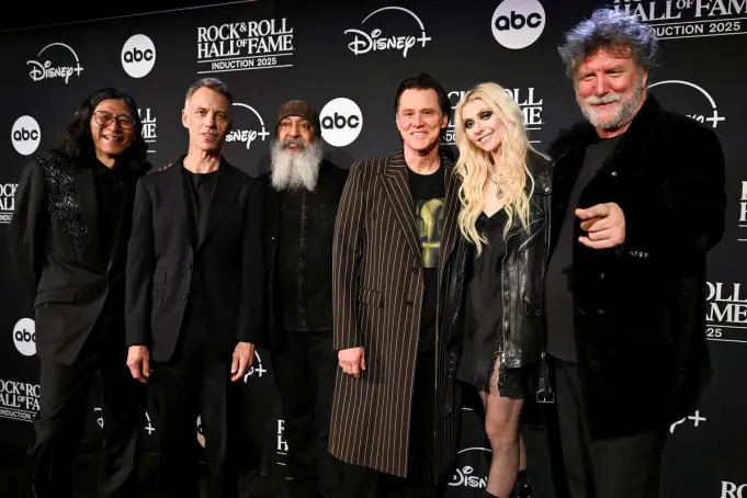 2025年摇滚名人堂入选典礼举行 辛迪·劳帕等音乐人入选