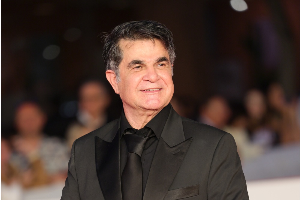 戛纳金棕榈奖得主贾法尔帕纳希被伊朗法院缺席判处一年监禁